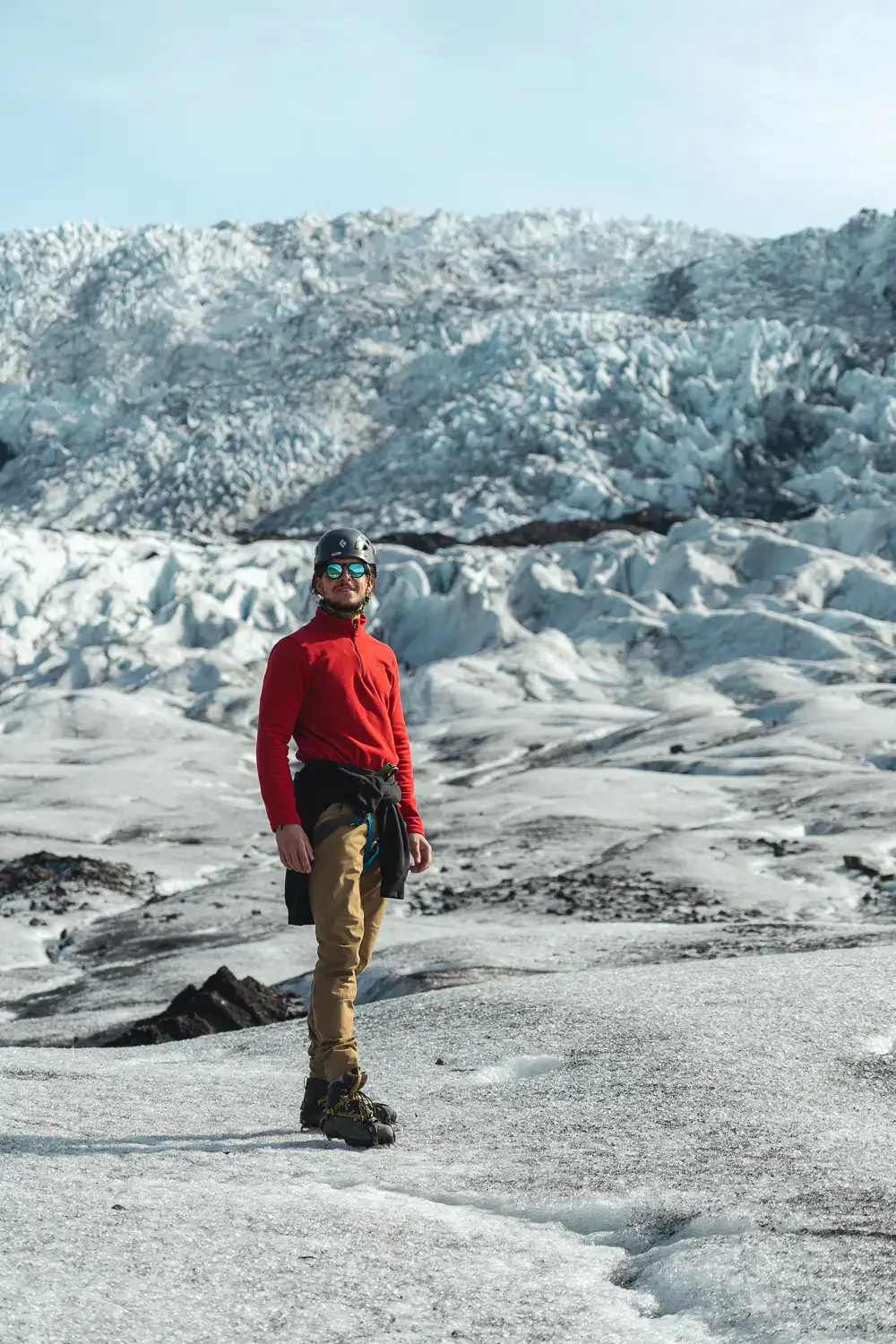 David durante una excursión de trekking por el glaciar Skaftafell, en el Parque Nacional Vatnajökull, Islandia.