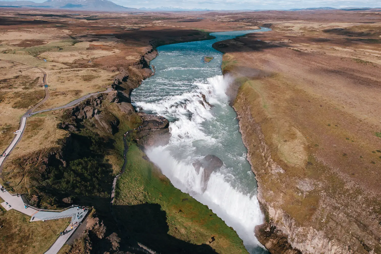 Cascada Gullfoss, una de las más impresionantes que visitar en una ruta por Islandia.
